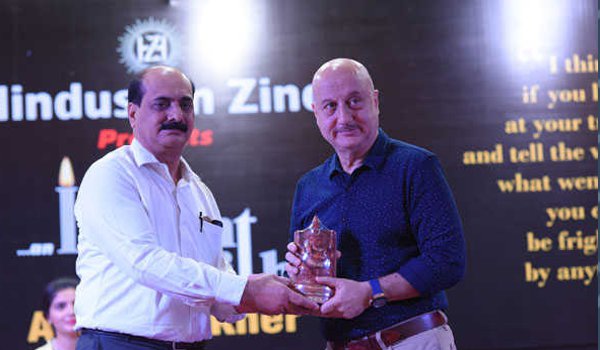 bollywood actor Anupam Kher visits udaipur