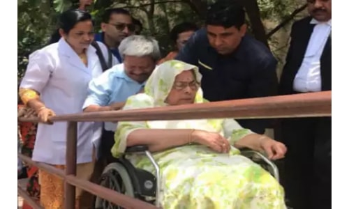 पूर्व मुख्यमंत्री अर्जुन सिंह की पत्नी अपने पुत्र के खिलाफ पहुंची कोर्ट