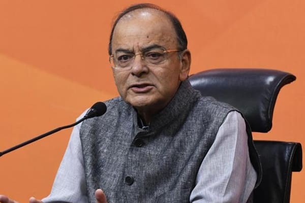 जेटली ने की इंदिरा की हिटलर से तुलना