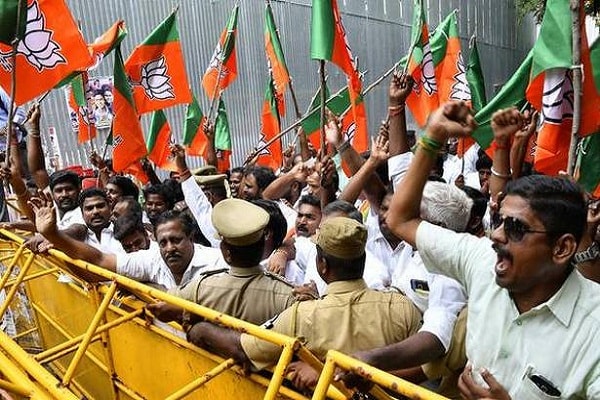 पुड्डुचेरी में भाजपा के सैंकड़ों पार्टी कार्यकर्ता अरेस्ट हुये