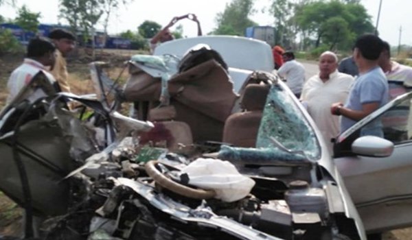 four of a family killed as car-truck collision in sihor
