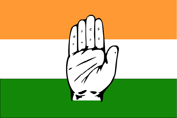 नगर निगम के कार्यालय के सामने कांग्रेस का मटका फोड़ प्रदशन