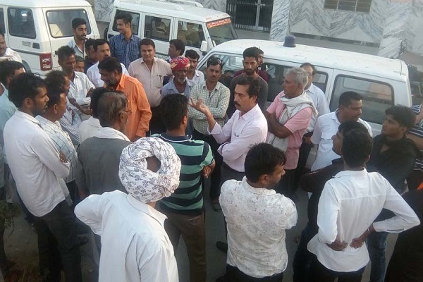 सिरोही में मृतक श्रमिकों के परिजनों ने 30 लाख मुआवजा की मांग की