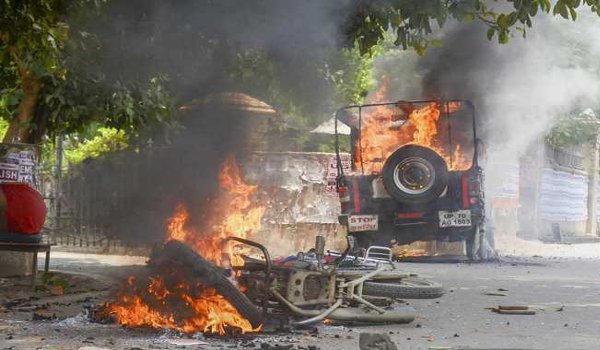 Student protest in Allahabad turns violent; vehicles set on fire