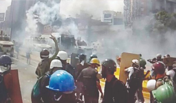 Tear gas explosion at Caracas club kills 17 people