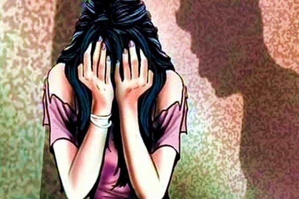 जननी सुरक्षा योजना का चेक देने के बहाने बुलाकर विवाहिता से दुष्कर्म