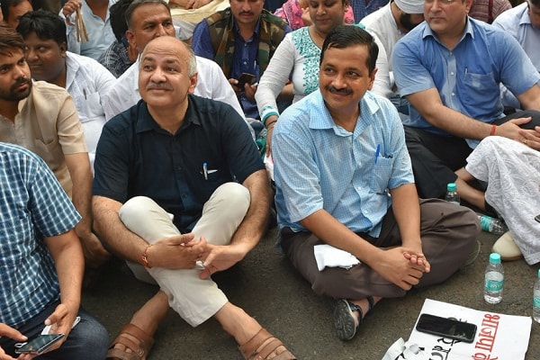 आईएएस अधिकारियों की हड़ताल, केजरीवाल ने मोदी से की अपील