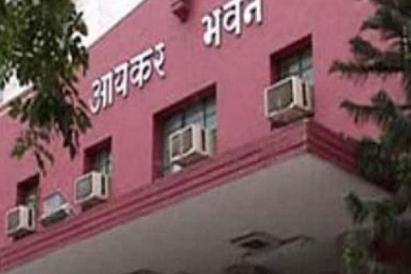 वाणिज्य कर विभाग ने छापा मारकर दो दुकान व तीन गोदाम किए सीज