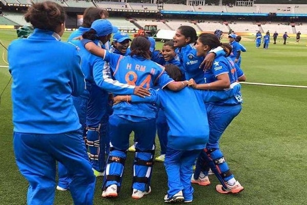 महिला एशिया कप में भारत बंगलादेश को हरा कर फाइनल की होड़ में कायम
