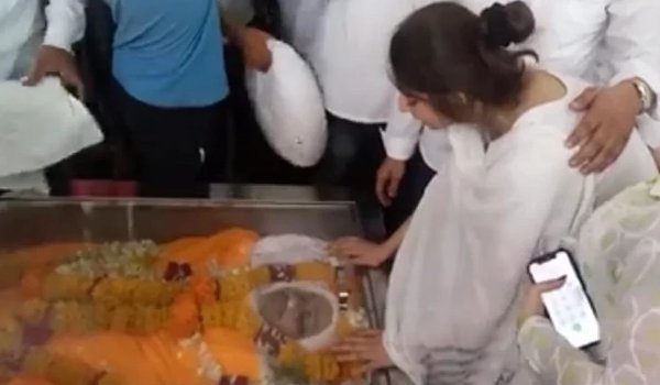 Spiritual leader bhayyuji Maharaj funeral in indore