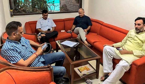 Kejriwal sit-in protest : Manish Sisodia joins indefinite fast