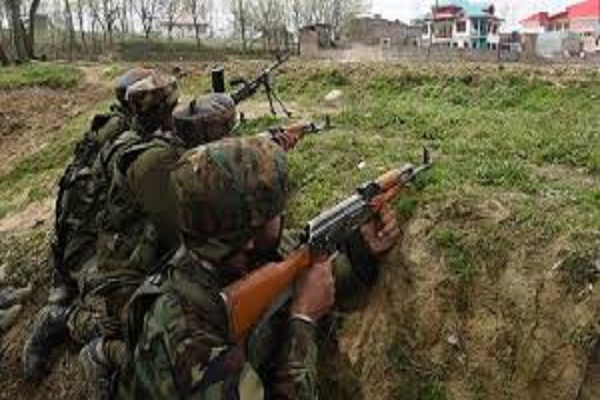 पाकिस्तान सैनिकाें की गोलीबारी में दो जवान शहीद, दस घायल