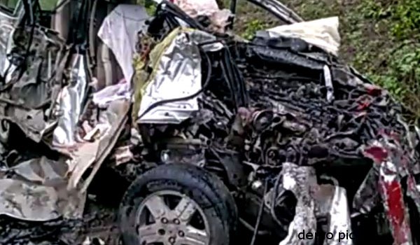 6 killed, four injured as Car truck collision in Raebareli