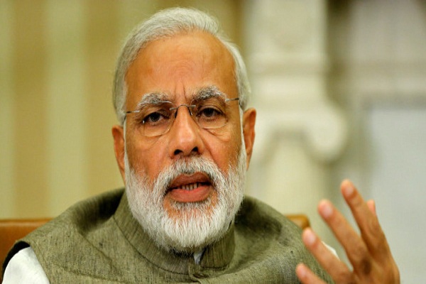 मोदी से बोली आदिवासी महिला, पड़ोसियों को भी घर मिलने की उम्मीद