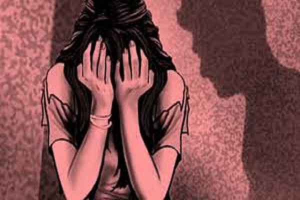 अध्यापक ने छात्रा को काम पूरा करने के बहाने रोक कर किया दुष्कर्म