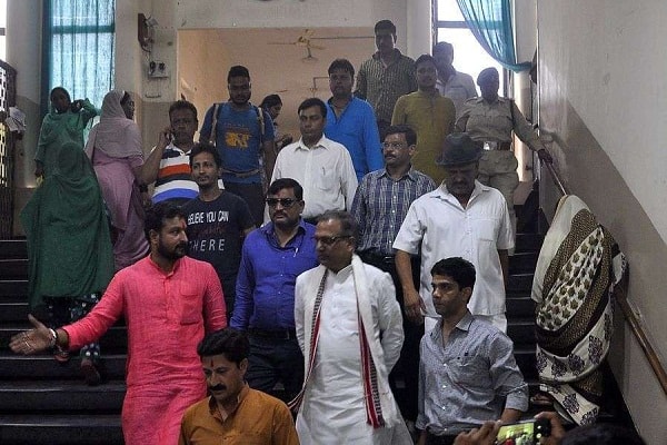 मन्दसौर सांसद पहुँचे एमवाएच, दुष्कर्म पीड़िता के स्वास्थ्य की ली जानकारी