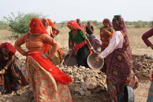 घोषणा के बाद भी सहरिया आदिवासी महिलाओं के खातों पर नहीं पहुंचा पैसा