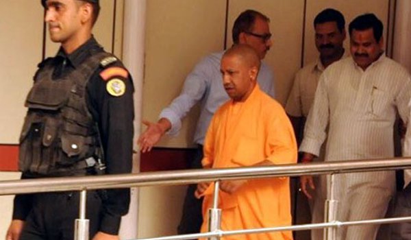 yogi adityanath visits Atal Bihari Vajpayee at AIIMS
