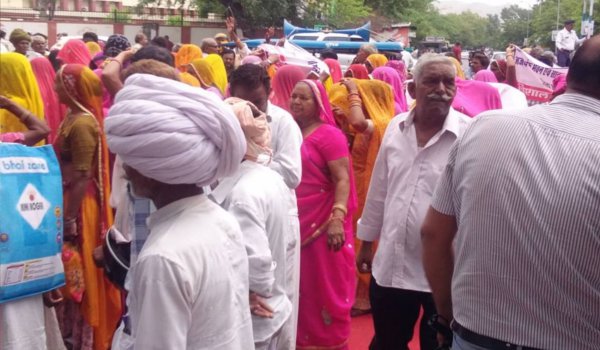 building construction Workers held rally and protest outside Ajmer collectorate