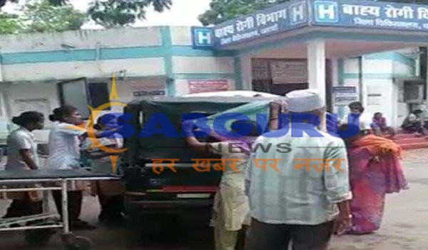 mahatari express did not reached, woman gave birth to baby in auto rickshaw in Dhamtari