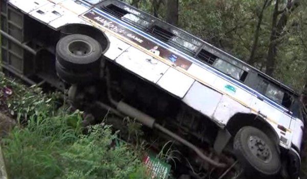 bus falls into gorge in Nainital