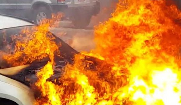 Fire in a moving car on Jhansi-Kanpur highway
