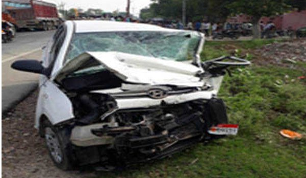 four of family killed as car collided with container in Mathura