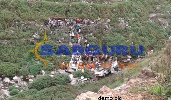 Pickup vehicle falls into gorge in Chamoli