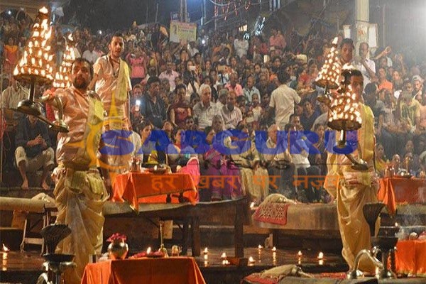 Due to the lunar eclipse, the valves of the deities closed. Ganga arti in Varanasi concludes day-by-day