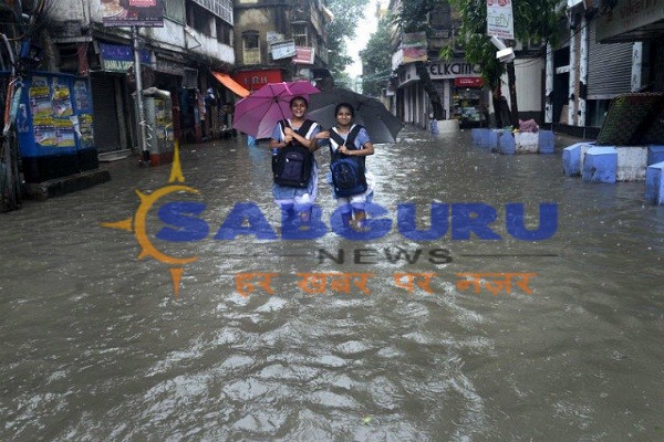 Lives in Lucknow due to heavy rains