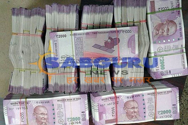 100 kg of gold and 10 million cash seized in Lucknow