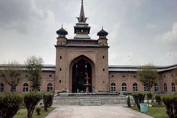 ऐतिहासिक जामिया मस्जिद अलगाववादियों की हड़ताल कारण तीन दिन बाद खोली गयी
