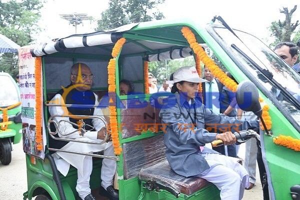 President Kovind's e-rickshaw ride of tribal woman