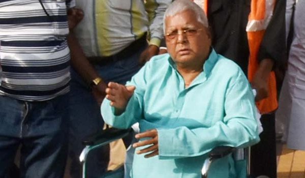 RJD chief lalu prasad Yadav returns Patna from mumbai after surgery