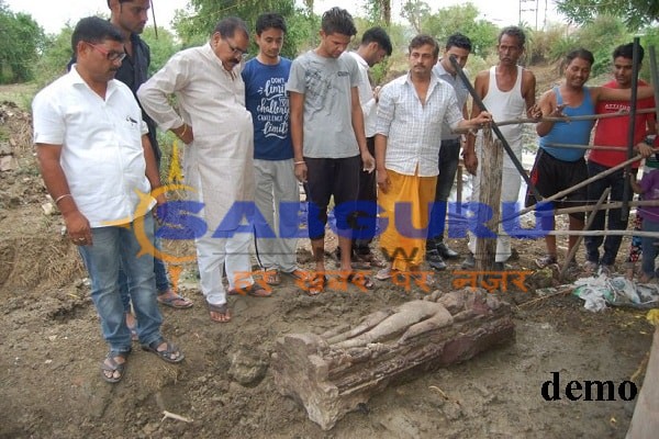 त्रिपुरा में खुदाई के दौरान मिली प्राचीन मूर्ति