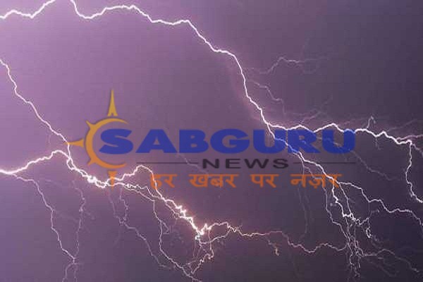 One woman dies after lightning falls, another injured