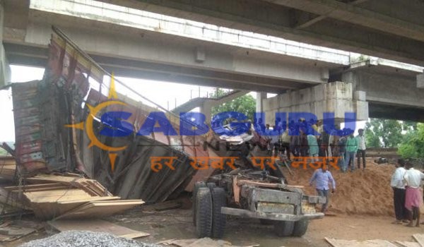 driver killed, 3 injured as truck fell off a flyover in RaeBareli