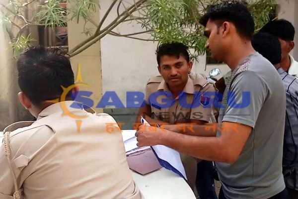 दस लोग अचेतावस्था में मिलने से सनसनी