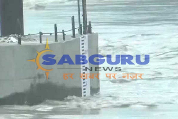 दिल्ली में यमुना उफान पर, बाढ़ का संकट बरकरार