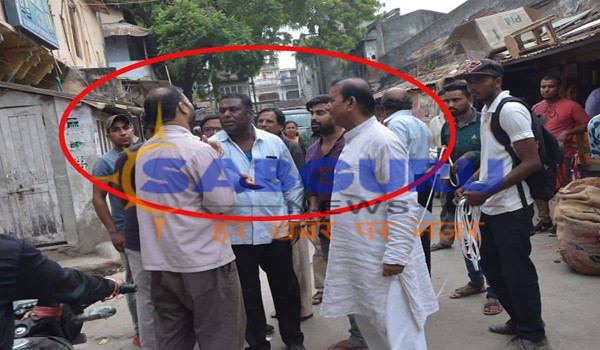 clash between congress leader in aburoad during acb investigation