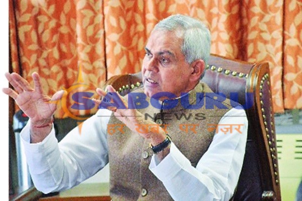 कृषि पर अंग्रेजी में किताब: राज्यपाल ने विभाग के अधिकारियों को लगाई फटकार