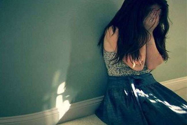Efforts to misbehave in 4 year girl,Attempt to misbehave in hindi