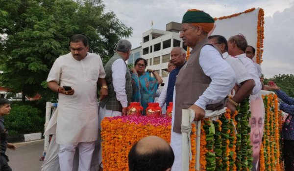 Atal Bihari Vajpayee's ashes brought to Jaipur to be immersed in pushkar, kota, beneshwar dham