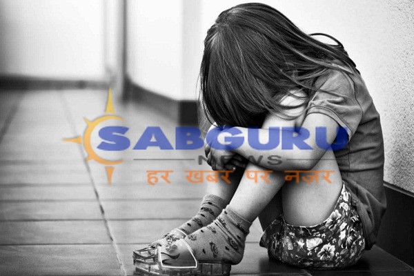 तीन साल की मासूम के साथ फेरीवाले ने किया दुष्कर्मतीन साल की मासूम के साथ फेरीवाले ने किया दुष्कर्म