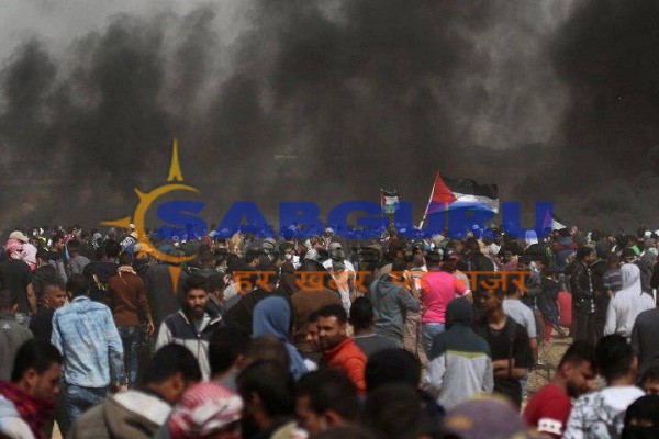 Palestinian demonstrator dies at Gaza border; more than 200 injured