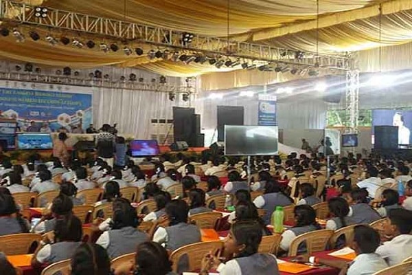 Guinness World Record for 1500 Students in Memory Lesson
