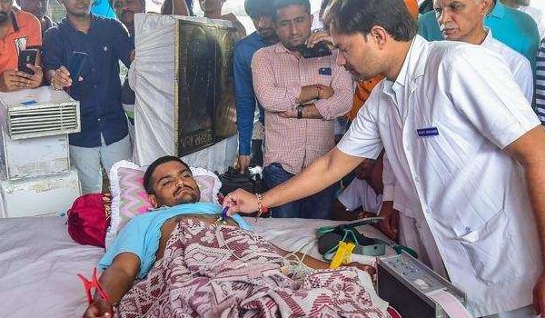 Hardik Patel stops water intake as fast enters 7th day
