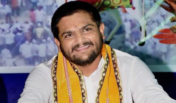 Hardik Patel will not allow protest on Patidar Reservation Now Fasting at home