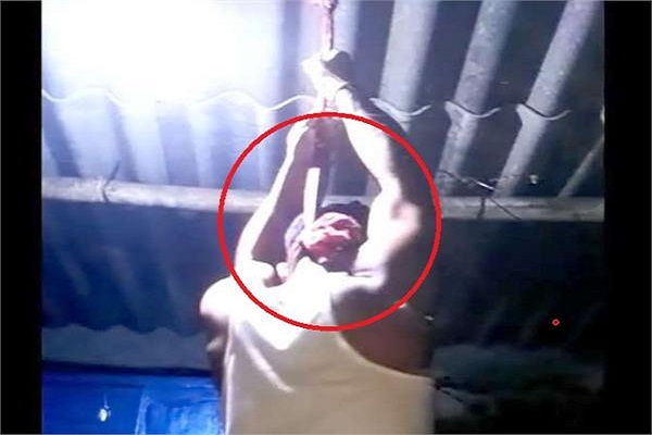 पत्नी की बेबफाई से क्षुब्ध पति ने फांसी लगायी