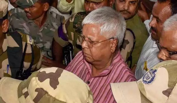 fodder scam case : lalu Prasad Yadav surrenders before CBI court in ranchi